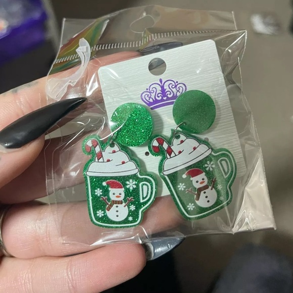 3/25$🎄 Christmas Earrings - Picture 6 of 7